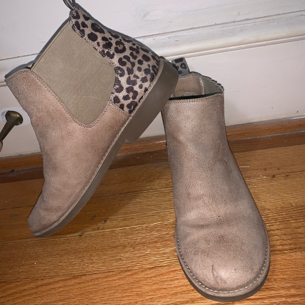 Cute booties with cheetah heel